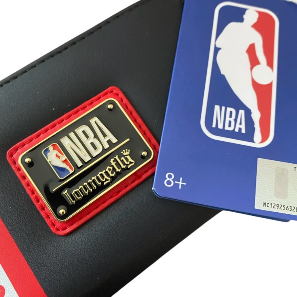 Loungefly Chicago Bulls Wallet - Picture 3 of 14